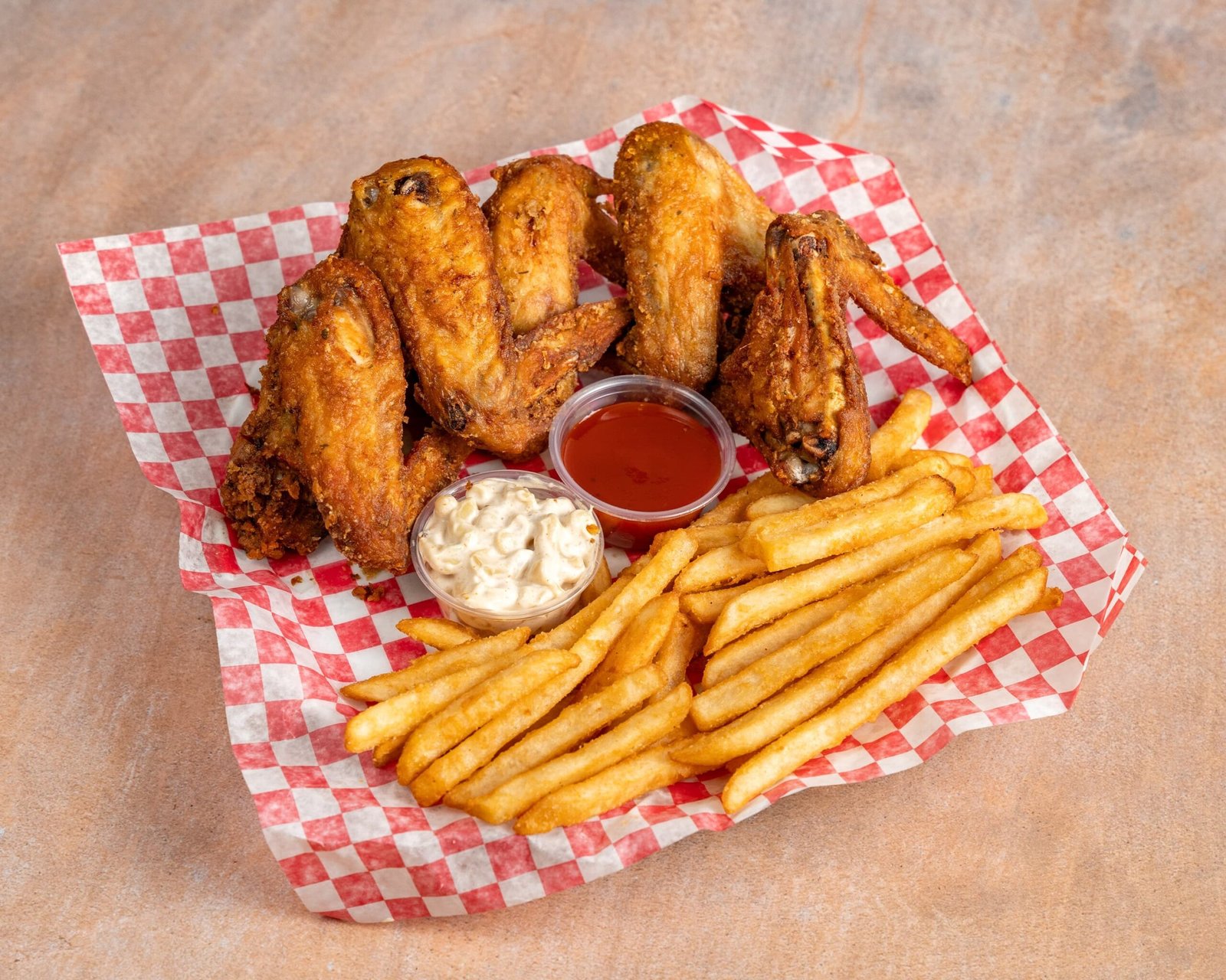 Aile de Poulet Jumbo (5pcs) + Chili-BBQ Sauce + Frite + Salade Macaroni